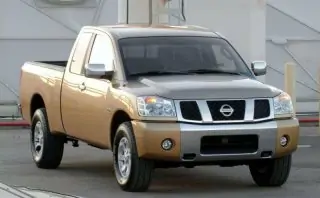 2004 - 15  NISSAN TITAN - čelní okno