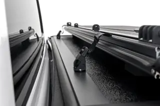 Hard Tri-Fold Tonneau Cover, korba 5,7 palců bez Ramboxů