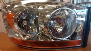 2006 Dodge RAM pravé přední světlo
