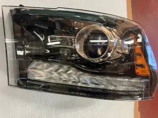 2016 - 18  RAM PICKUP 1500 ,2500 , 3500 ,  2019 - 24 RAM 1500 CLASSIC -  sada  předních světel 