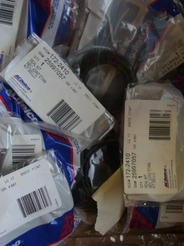 Gumičky pístku brzdiče přední 