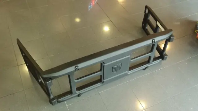 2009 - 14  RAM 1500 -  dělící příčka úložného prostoru