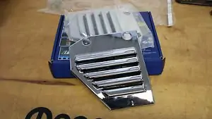 Mřížka kapoty boční 