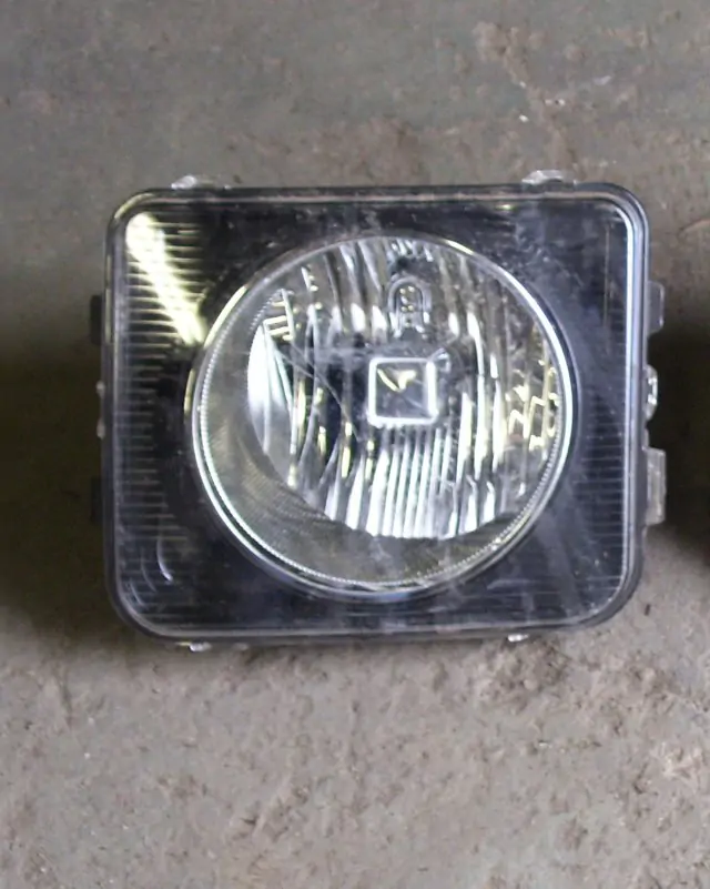 Přední světlo  pravé