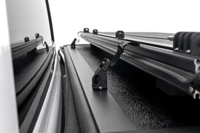 Hard Tri-Fold Tonneau Cover, korba 5,7 palců bez Ramboxů