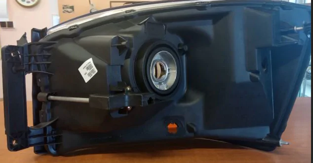 2006 Dodge RAM pravé přední světlo