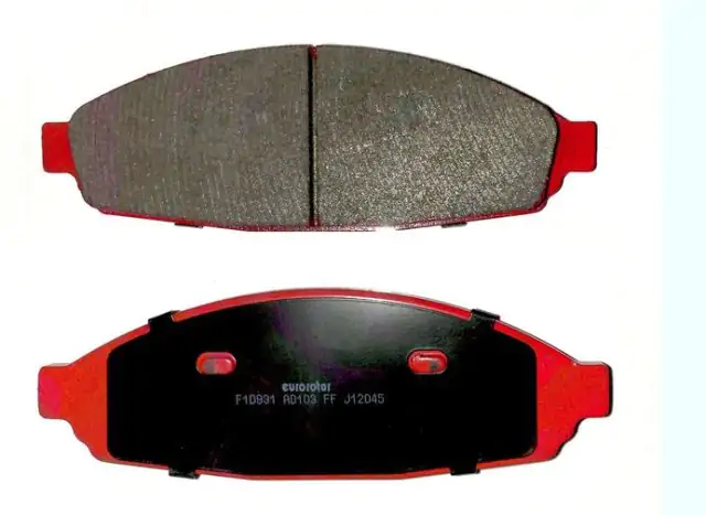 2003 -11 LINCOLN  TOWN CAR  - Brzdové destičky - přední